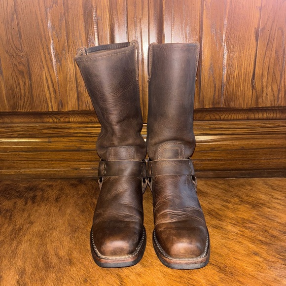 **SOLD** Frye Moto Boots WORN ONCE Size 8 - Picture 2 of 6